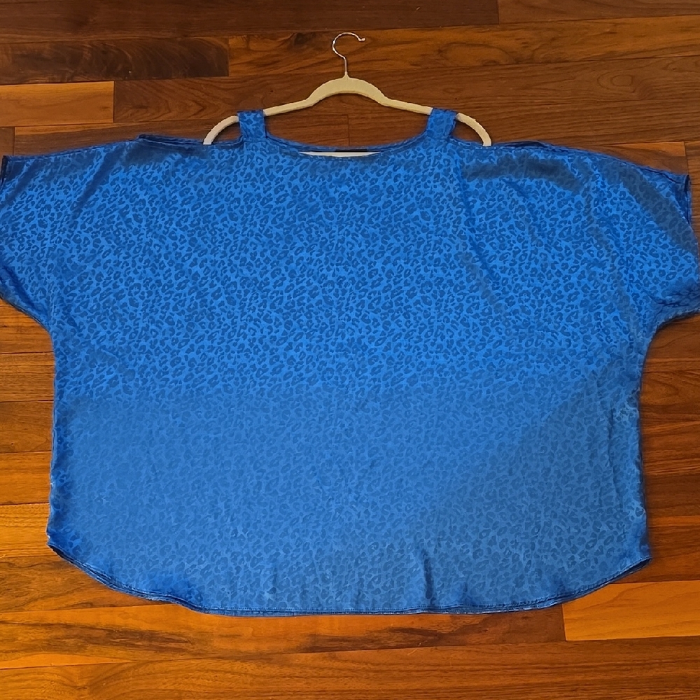 Elegant Blue Leopard Print Blouse